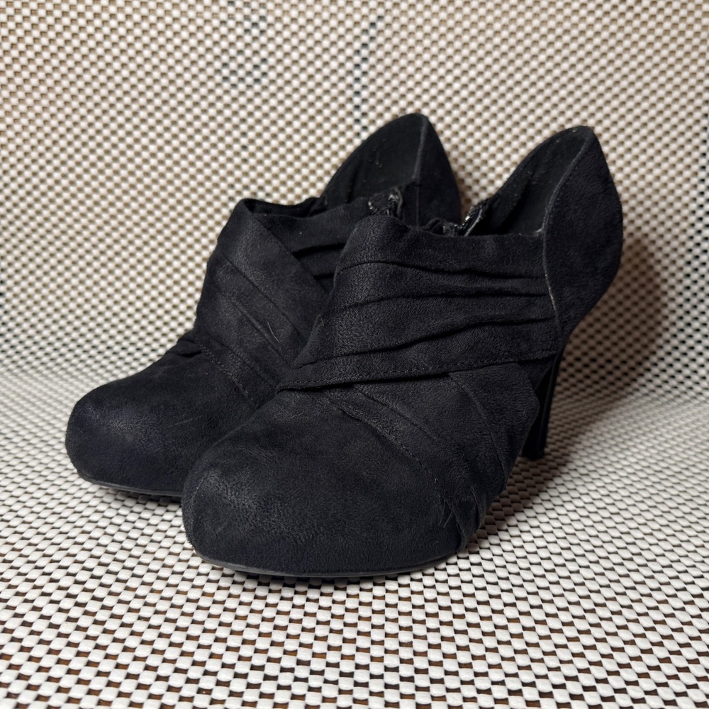 Mossimo Supply Co. Black Heeled Shoes